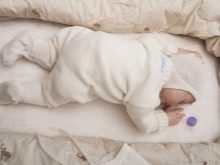 Термобілизна для малюків: огляд виробів для новонароджених, особливості термошкарпеток з вовни мериноса для немовлят і дітей