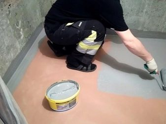 Туалет під сходами (43 фото): розміри санвузла під сходами на другий поверх і проекти розміщення під нею, варіанти для дерев’яного будинку