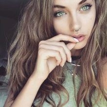 В який колір пофарбувати волосся дівчині з зеленими очима? 28 фото Який відтінок підходить найкраще? Цікаві варіанти