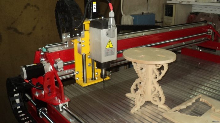 Верстат для різьби по дереву: деревообробні 3D-моделі з ЧПУ, ручні та інші верстати для різьблених виробів і для художнього різьблення, виготовлення саморобного інструменту