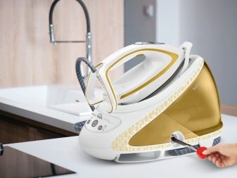 Вертикальний парогенератор і пароочисник, відпарювач: рейтинг кращих моделей з вертикальним отпариваем для одягу, сорочок і штор. Як вибрати пароочисник?