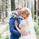 Весільна фотосесія на природі (51 фото): ідеї для зйомки в лісі і в полі у день весілля для нареченого і нареченої