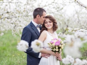 Весільна фотосесія на природі (51 фото): ідеї для зйомки в лісі і в полі у день весілля для нареченого і нареченої