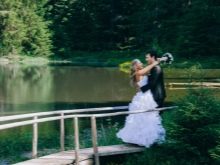 Весільна фотосесія на природі (51 фото): ідеї для зйомки в лісі і в полі у день весілля для нареченого і нареченої