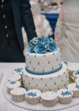 Весільний торт в синьому кольорі (34 фото): кондитерський виріб на весілля з трояндами в синіх тонах