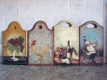 Як естетично розташувати обробні дошки на кухні? 25 фото Види підставок, власників і полиць для зберігання дощок