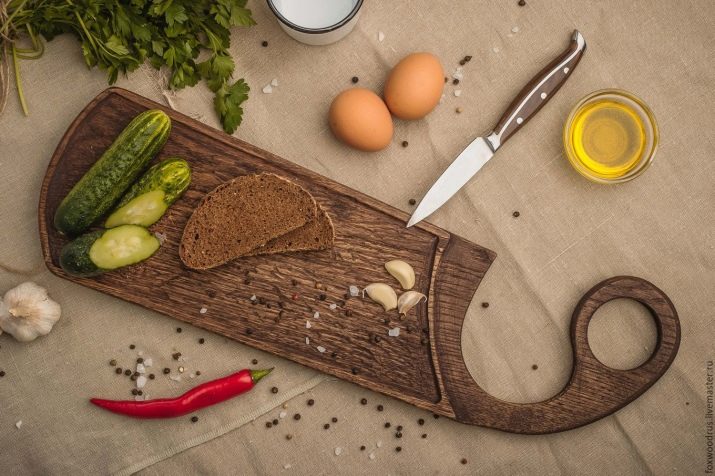 Як естетично розташувати обробні дошки на кухні? 25 фото Види підставок, власників і полиць для зберігання дощок