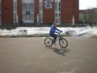 Як навчитися кататися на дорослому велосипеді? Вчимося їздити на двоколісному велосипеді самостійно. Правила швидкого навчання їзді