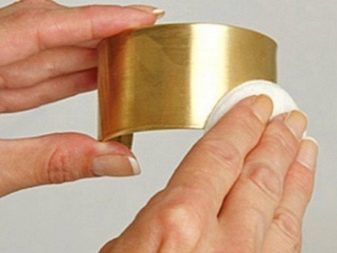 Як почистити позолочене срібло? 10 фото Чим почистити позолоту від чорноти в домашніх умовах