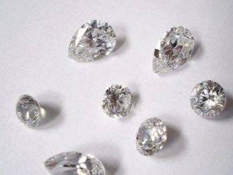 Як відрізнити діамант від фіанітів? 21 фото Чим вони відрізняються? За якими параметрами вони схожі? Що дорожче?