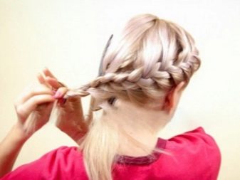 Як заплести дві косички з боків самій собі? Як навчитися красиво заплітати 2 об’ємні коси зверху самостійно?