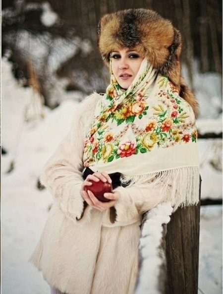 Як зав’язати шарф на одяг з капюшоном (93 фото): на куртка, пуховик, пальто, парку, шубу і дублянку
