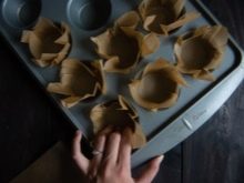 Як зробити формочки для кексів своїми руками? Чим замінити магазинні форми для мафінів? Як зробити форму з фольги та паперу?