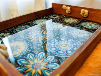 Як зробити підноси своїми руками? Як його виготовити з дерева і фанери, картону та пробки від шампанського? Креслення саморобних підносів. Ідеї для декору