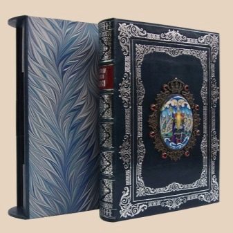Яку книгу подарувати дівчині? Список хороших книг на подарунок