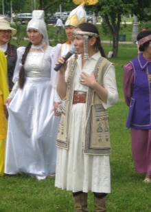Якутська національний костюм (фото 48): традиційні вбрання якутів, моделі для дівчинки якутяночки і жіночі