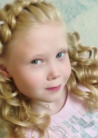 Зачіска з розпущеним волоссям для дівчинки (25 фото): робимо гарні дитячі зачіски дітям з довгими і середніми волоссям