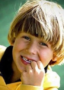 Зачіски для хлопчиків 9 років (28 фото): модні і круті дитячі стрижки, самі красиві і стильні сучасні зачіски 2021