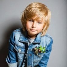 Зачіски для хлопчиків 9 років (28 фото): модні і круті дитячі стрижки, самі красиві і стильні сучасні зачіски 2021