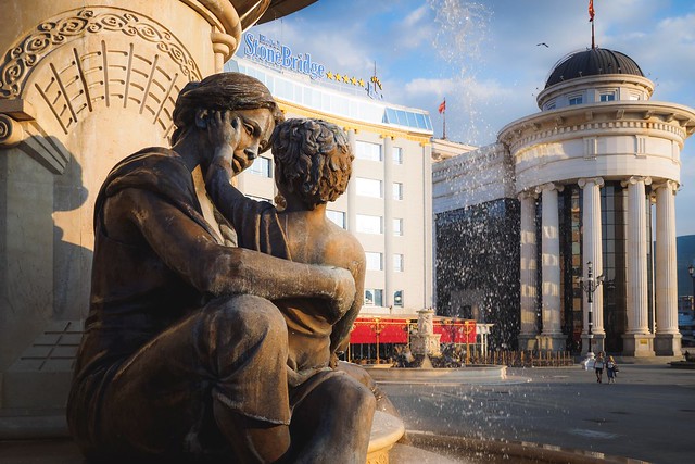 16 ніжних скульптур з усього світу, що створені з любов’ю до матерів