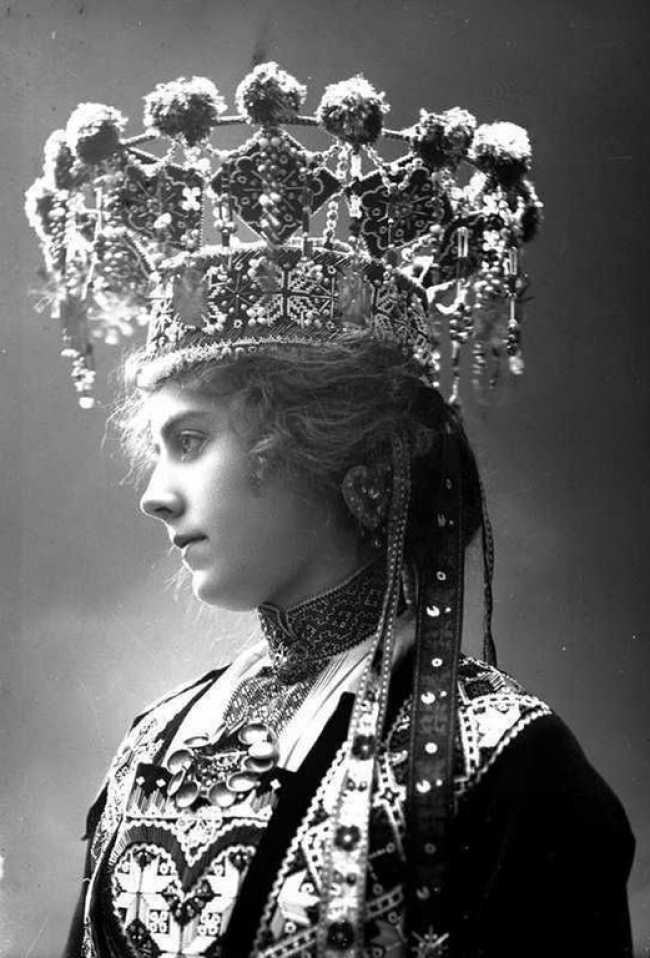 19 нарядів з ХІХ століття, поруч з якими меркне вся сучасна мода