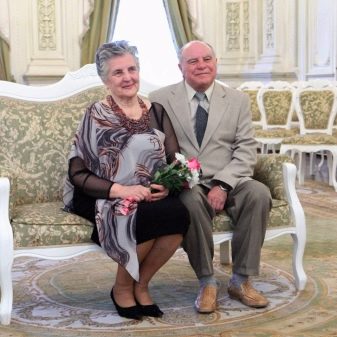 38 років шлюбу: як називається весілля? Вибираємо подарунок батькам на ртутну річницю спільного життя