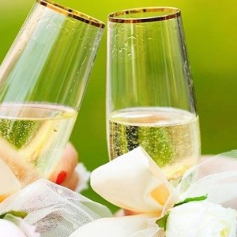 38 років шлюбу: як називається весілля? Вибираємо подарунок батькам на ртутну річницю спільного життя