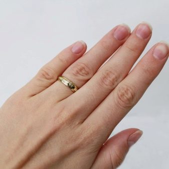 750 проба золота (35 фото): що це таке? Золото білого і кольору. Відмінності від 585 проби, склад і щільність золота
