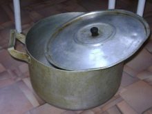 Алюмінієві каструлі (31 фото): чи можна ставити в духовку каструлю з литого алюмінію? Користь і шкода каструль. Як їх відбілити?