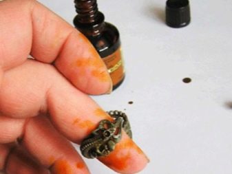 Антикварне срібло: використання старовинного металу в портсигарах, підставці, поясах і свічниках, проби вінтажного срібла та їх відмінності