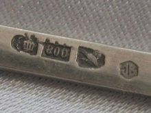 Антикварне срібло: використання старовинного металу в портсигарах, підставці, поясах і свічниках, проби вінтажного срібла та їх відмінності