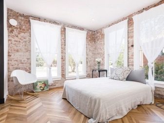 Білі штори в спальню (35 фото): приклади красивого інтер’єру з чорно-білими і білими шторами, цікаві новинки