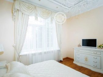 Білі штори в спальню (35 фото): приклади красивого інтер’єру з чорно-білими і білими шторами, цікаві новинки