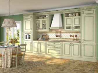 Біла кухня з патиною (42 фото): гарнітури з золотом і срібною патиною на білому фасаді в класичному та інших стилів в інтер’єрі кухні