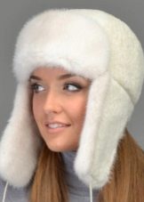 Біла шапка (63 фото): з чим носити, з білою курткою, червоно-білі моделі, з коричневим, з аранами, синьо-біла шапка, пухнаста і з квіткою, з кос