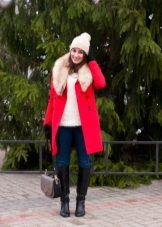Біла шапка (63 фото): з чим носити, з білою курткою, червоно-білі моделі, з коричневим, з аранами, синьо-біла шапка, пухнаста і з квіткою, з кос