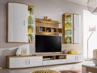 Біла стінка у вітальню (56 фото): глянцеві і матові стінки, модульні і прості стінки в сучасному і класичному стилі в інтер’єрі залу