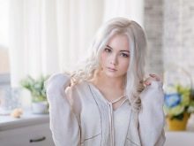Білий колір волосся (62 фото): яким дівчатам йдуть холодні відтінки блонд? Як пофарбувати волосся без жовтизни?