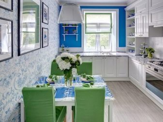 Біло-синя кухня (64 фото): особливості вибору кухонного гарнітура в білому-синьому кольорі для дизайну інтер’єру кухні, акценти на стінах в аналогічних тонах