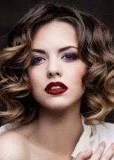 Балаяж на темне волосся середньої довжини (фото 48): фарбування прямих і кучерявих волосся в домашніх умовах в карамельний і шоколадний відтінки