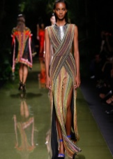 Balmain (85 фото): годинники, одяг, жіночі авторучки та інші аксесуари від бренду, сукні, взуття, піджаки й футболки, відгуки