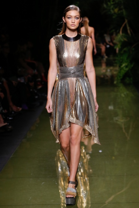 Balmain (85 фото): годинники, одяг, жіночі авторучки та інші аксесуари від бренду, сукні, взуття, піджаки й футболки, відгуки