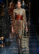 Balmain (85 фото): годинники, одяг, жіночі авторучки та інші аксесуари від бренду, сукні, взуття, піджаки й футболки, відгуки