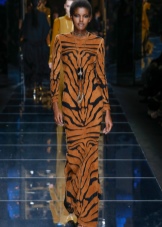 Balmain (85 фото): годинники, одяг, жіночі авторучки та інші аксесуари від бренду, сукні, взуття, піджаки й футболки, відгуки