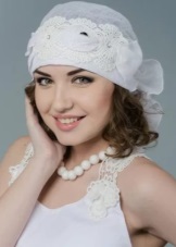 Бандана на обличчя (72 фото): шарф на голову, жіноча футбольна на шию хустку, маска, як зробити бандану своїми руками