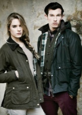 Barbour (71 фото): куртка, кепка, футболки, сорочки і легкий одяг, жіночі шарфи, сумки, в’язані рукавички і годинник