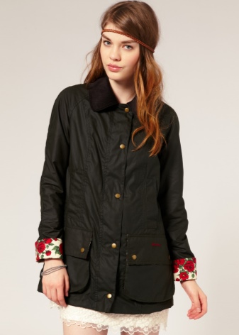 Barbour (71 фото): куртка, кепка, футболки, сорочки і легкий одяг, жіночі шарфи, сумки, в’язані рукавички і годинник