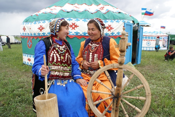 Башкирська національний костюм (64 фото): опис жіночого весільного та повсякденного вбрання, моделі для дівчинки