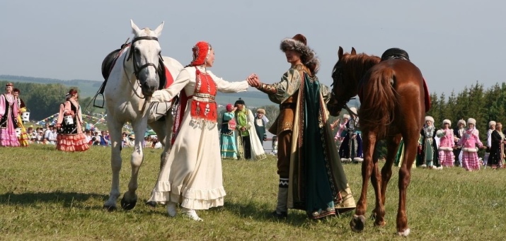 Башкирська національний костюм (64 фото): опис жіночого весільного та повсякденного вбрання, моделі для дівчинки