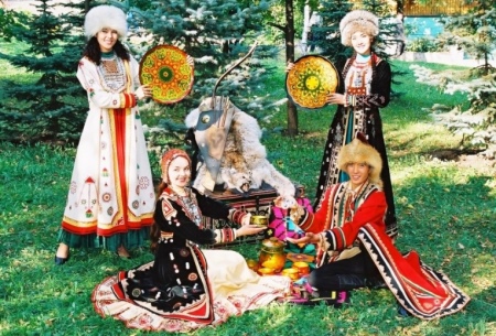 Башкирська національний костюм (64 фото): опис жіночого весільного та повсякденного вбрання, моделі для дівчинки